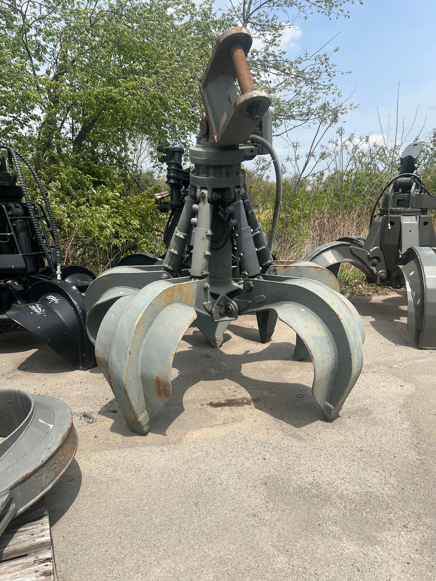 Liebherr 1.5 Cubic Yard 5-Tine Grapple